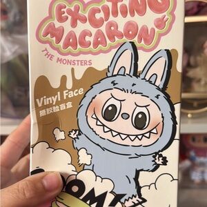 Exciting Macaron SEA SALT COCONUT